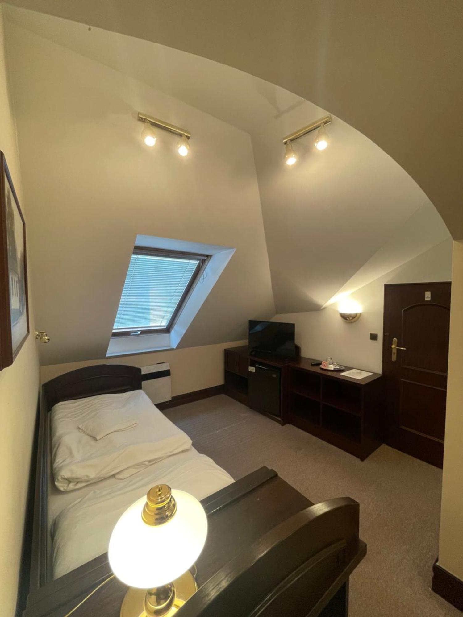 Hotel Bravo Ceska Trebova Esterno foto