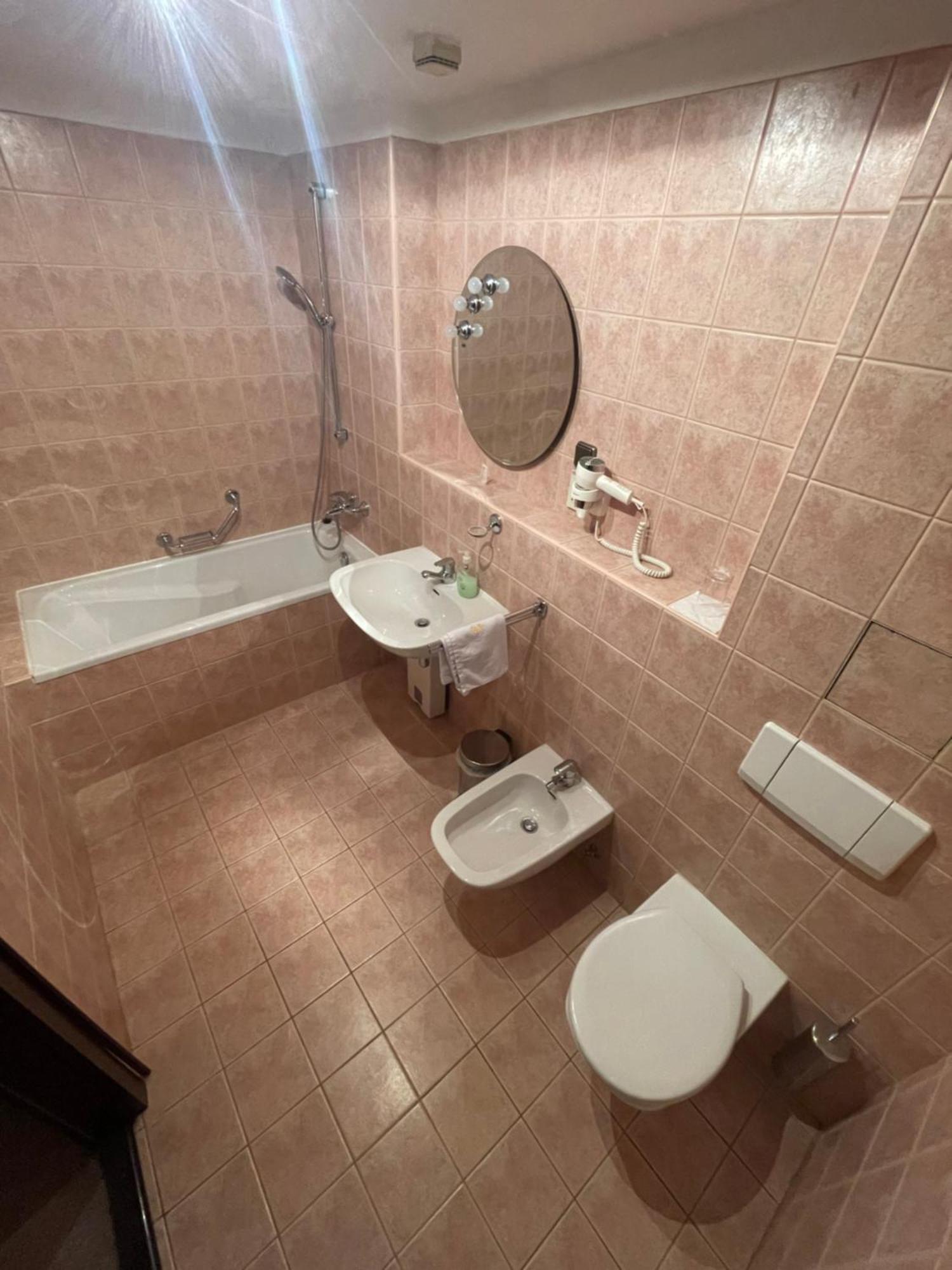 Hotel Bravo Ceska Trebova Esterno foto