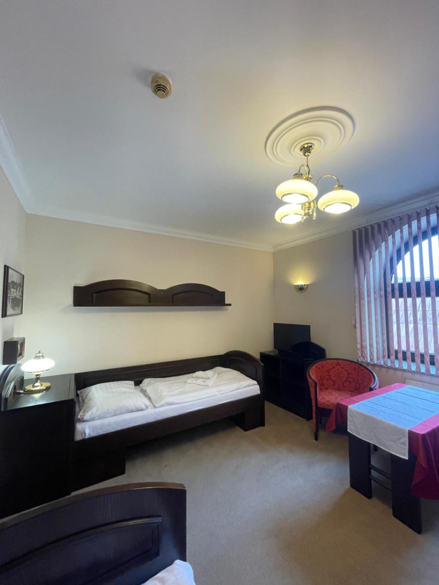 Hotel Bravo Ceska Trebova Esterno foto