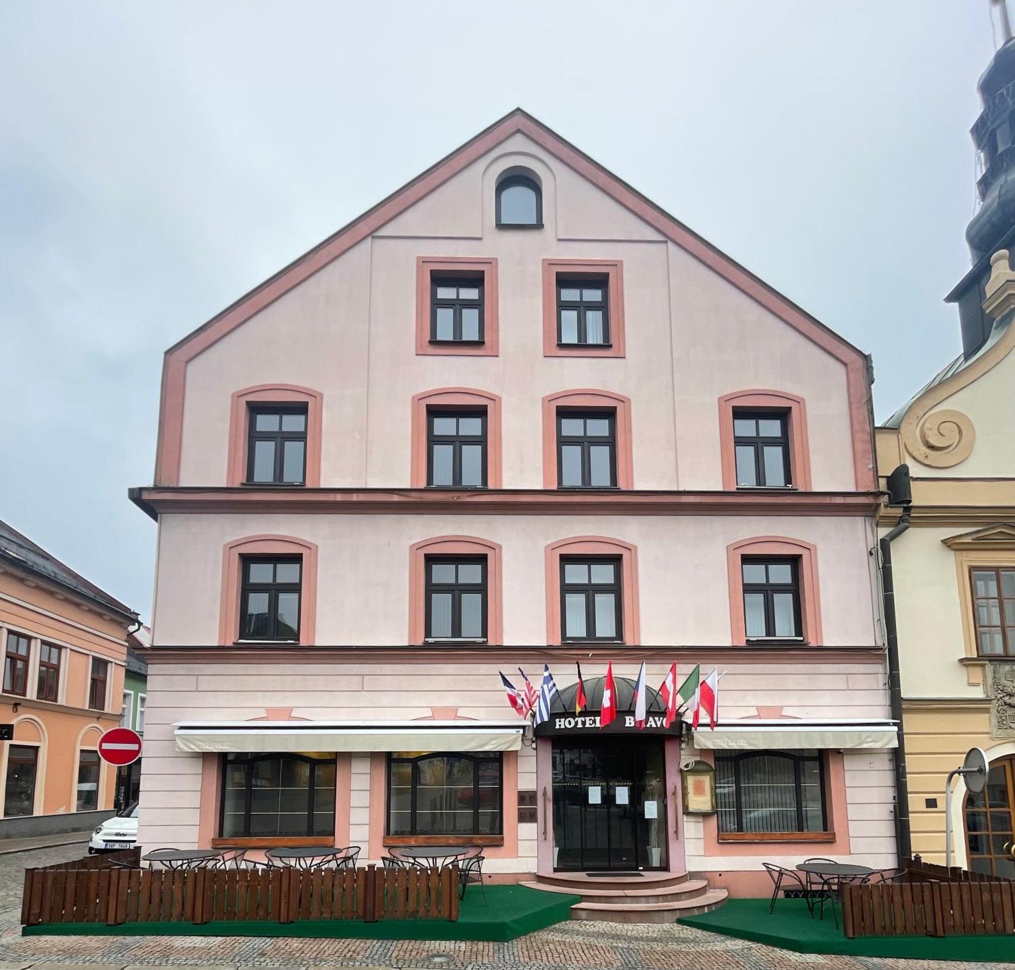 Hotel Bravo Ceska Trebova Esterno foto