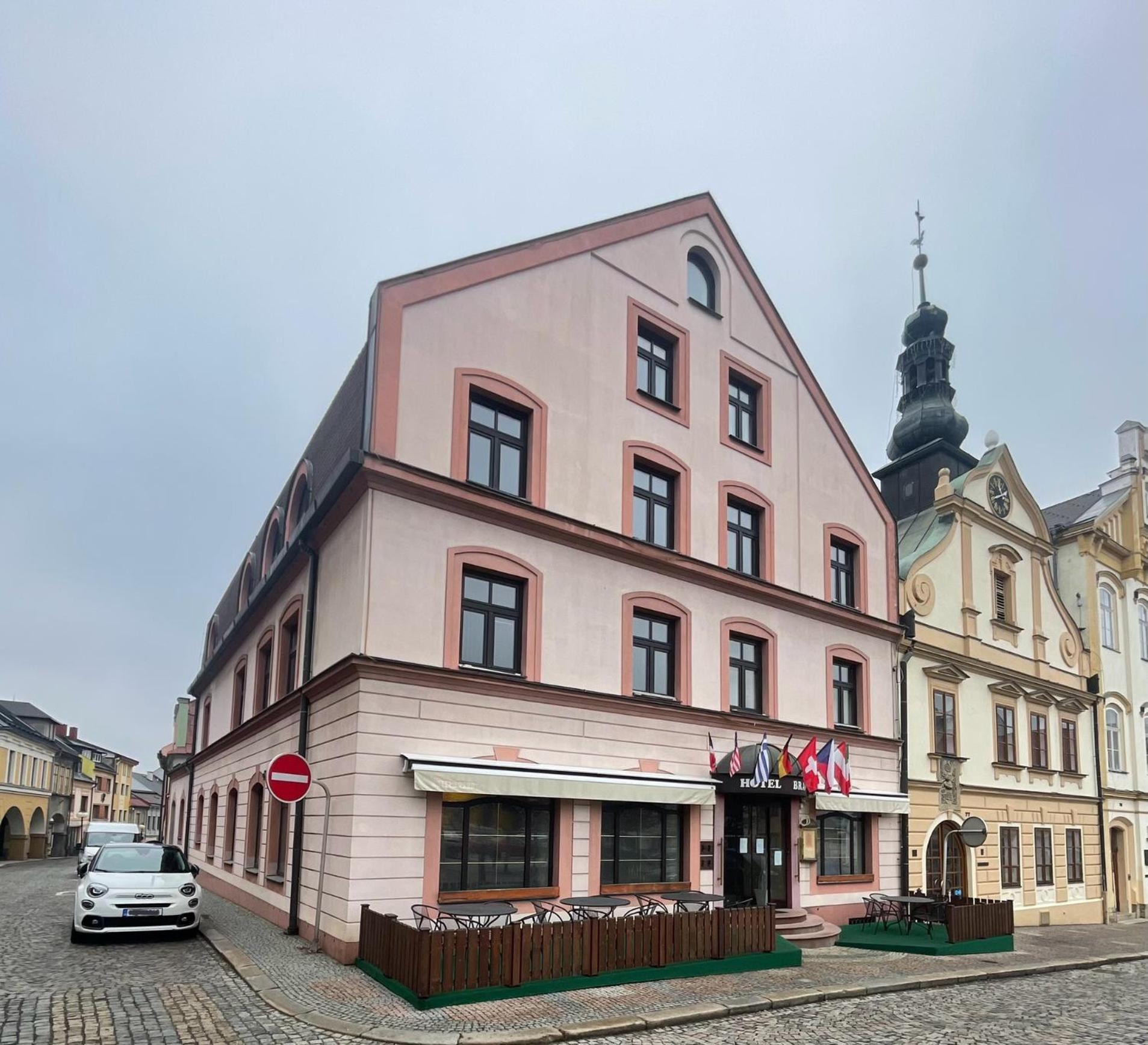 Hotel Bravo Ceska Trebova Esterno foto
