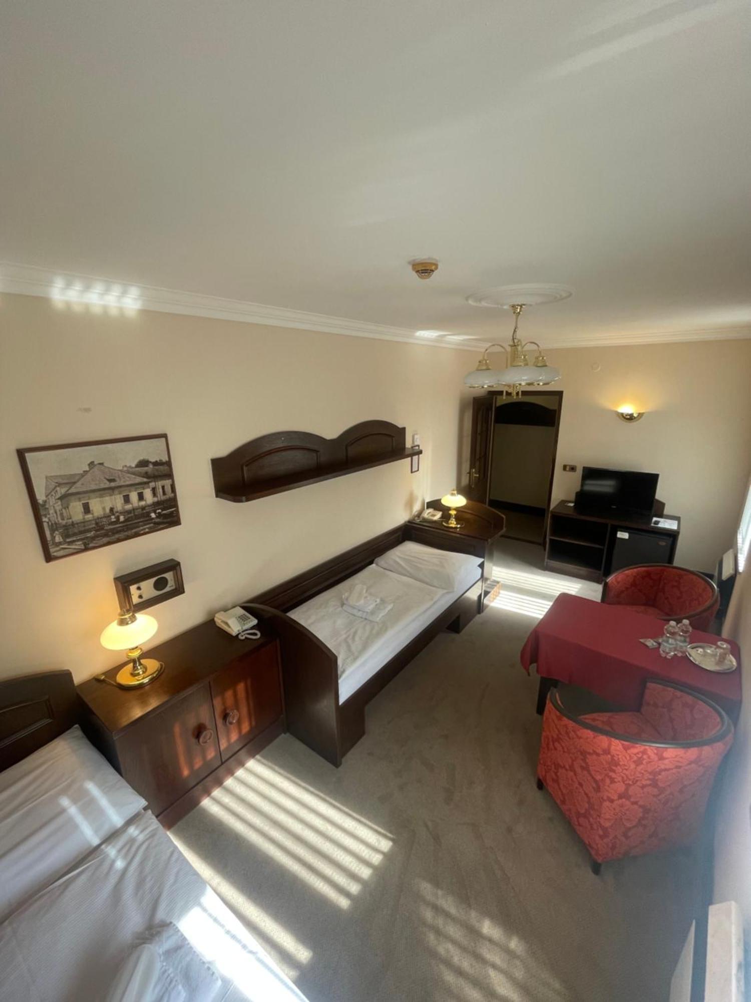 Hotel Bravo Ceska Trebova Esterno foto