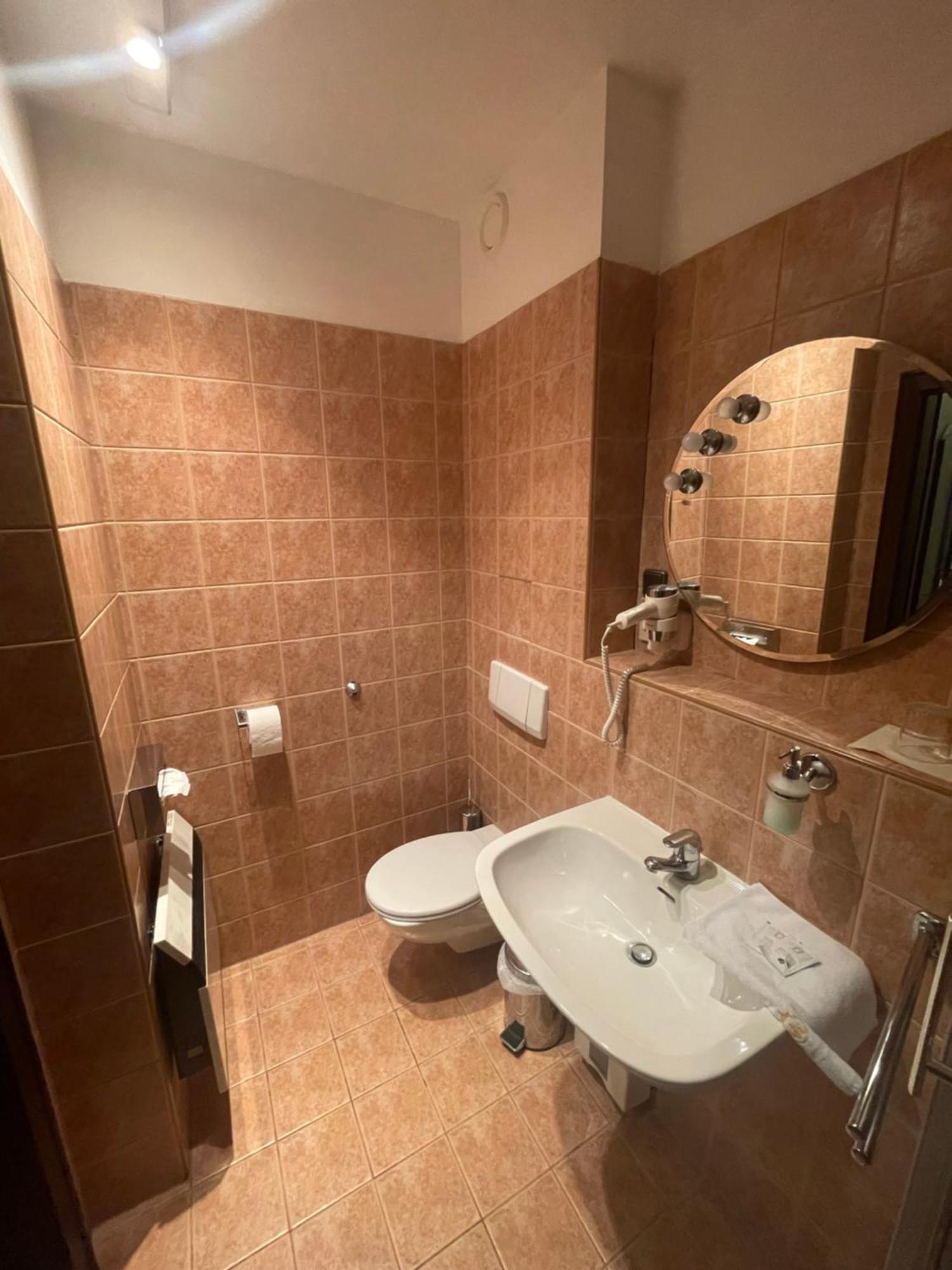 Hotel Bravo Ceska Trebova Esterno foto